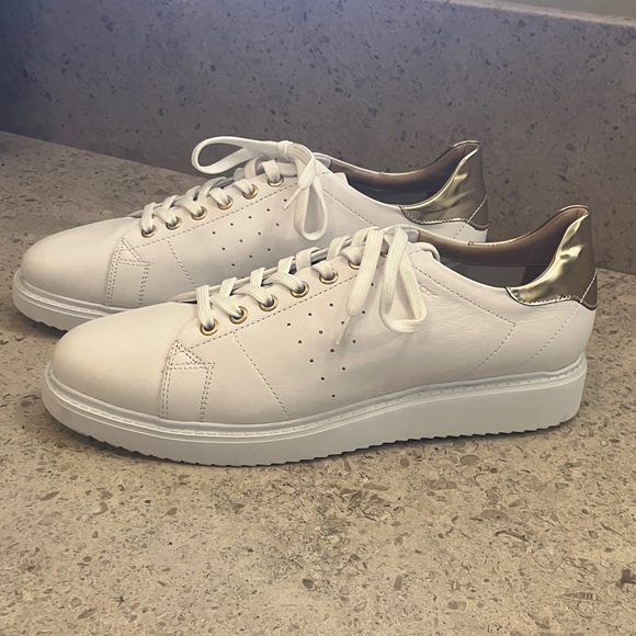 GEOX Respiro Thymar Women’s White Sneakers with Gold Details Size 10.5 NWT - Picture 4 of 13